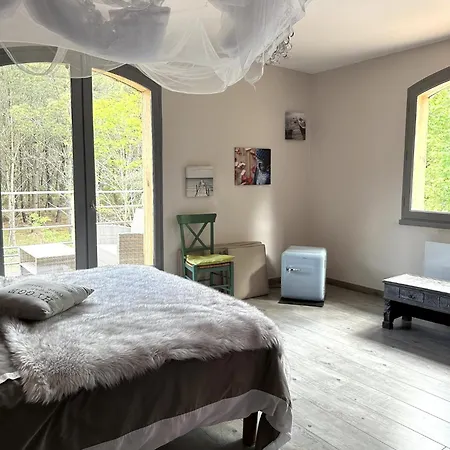 Propriete Entre Foret Et Ocean * Ares